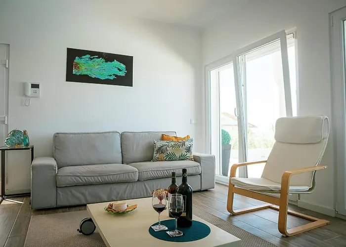 Апартаменты Marlin House Iv